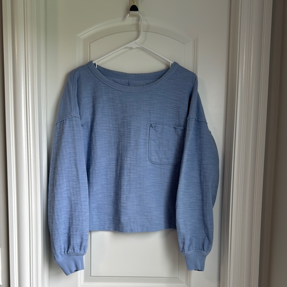 Aerie women’s blue long sleeve shirt / sweater, size small